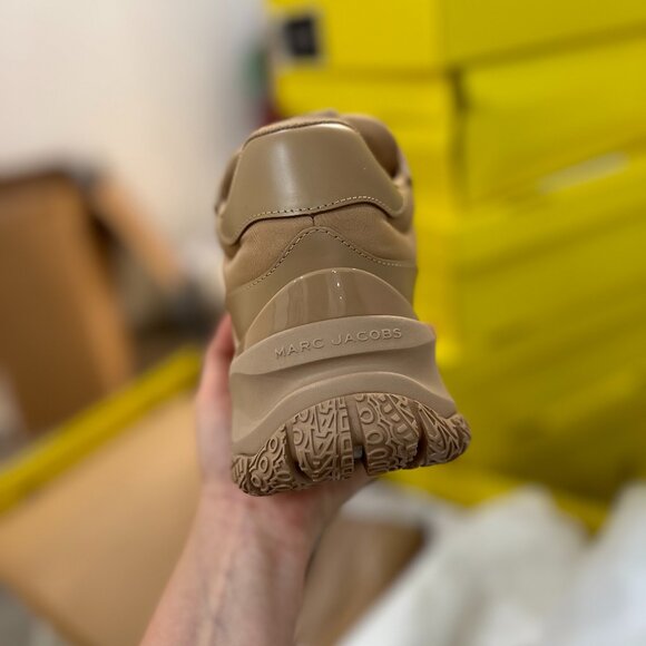 NWT!NEW! Marc Jacobs The Lazy Runner - Camel/ Unisex -Size: 40, 42, 44, 45 - Picture 3 of 15